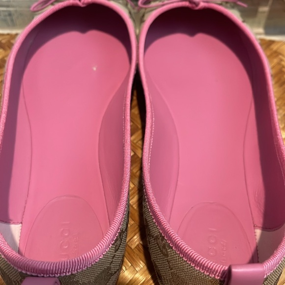 EUC GUCCI Canvas Monogrammed Flats with Pink Trim/Bow Sz 41 with Dustbag - Picture 3 of 13